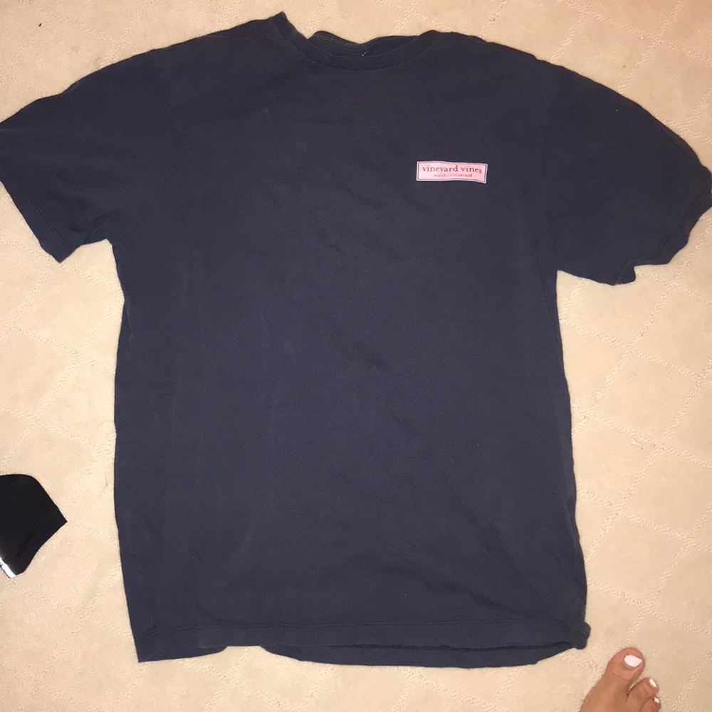 vineyard vines t shirt size s